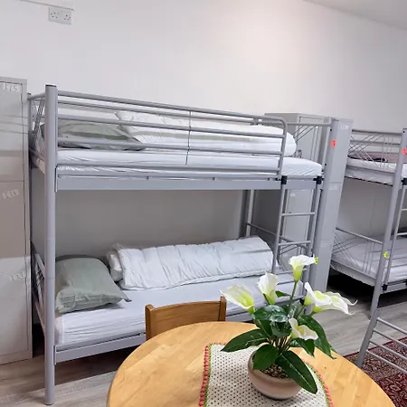 & Marlborough Street Besement Hostel *